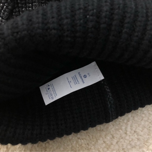 Lululemon All that Shimmers Toque - Picture 2 of 4